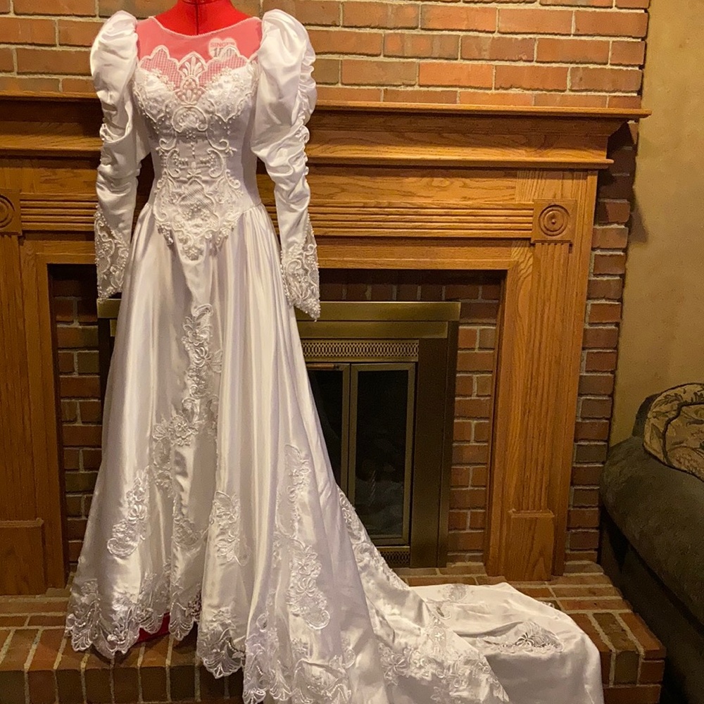 EUC sz 8 vintage Moonlight Bridal gown dress